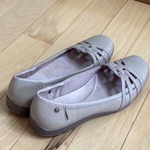 Life Stride diverse flats in taupe